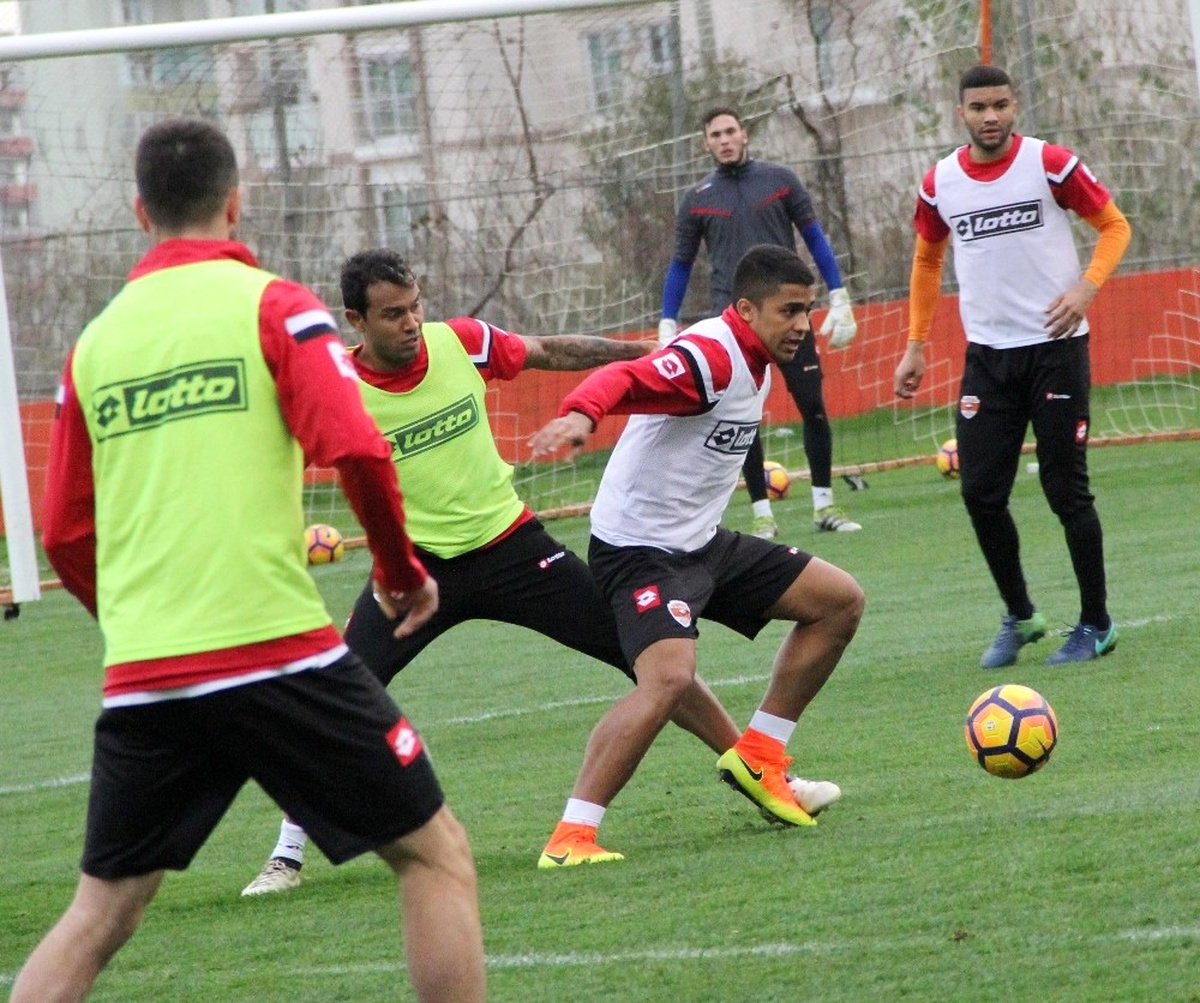 Adanaspor, Atiker Konyaspor Maçını Hazırlıklarını Çift İdmanla Devam Etti