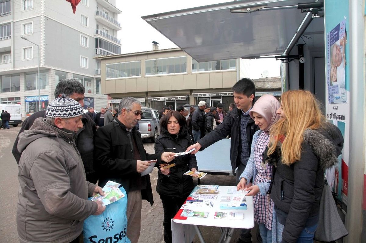 Ahlat\'ta Kanser Haftası Etkinliği