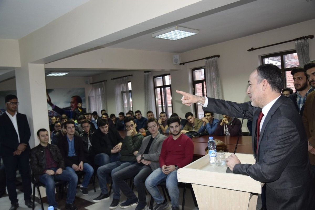 AK Parti İl Başkanı Akçay Gençlerle Buluştu