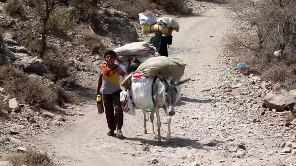 Arap Yarımadası\'nın En Yoksul Ülkesi Yemen\'de "İç Göç Dramı"