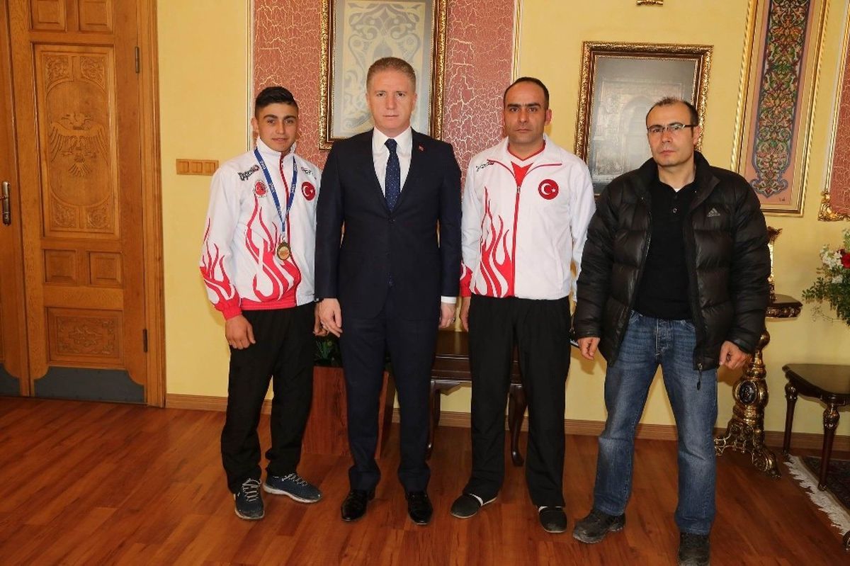 Avrupa Şampiyonundan, Vali Gül\'e Ziyaret