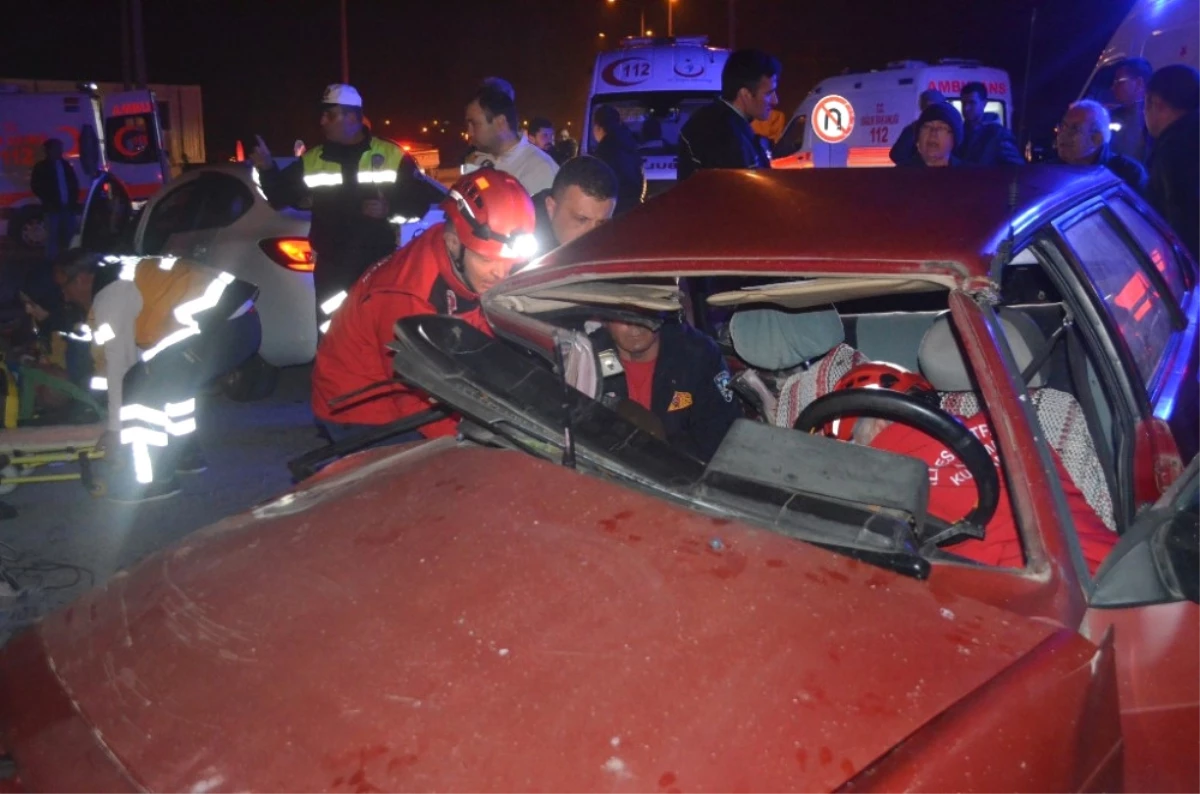 Balıkesir\'de Trafik Kazası: 1 Ölü, 4 Yaralı