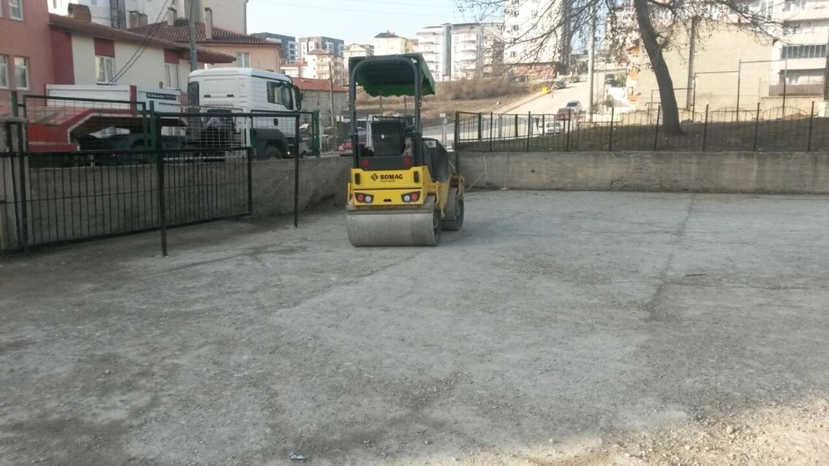 Bilecik Malhun Hatun İlkokulu Bahçesine Sıcak Asfalt