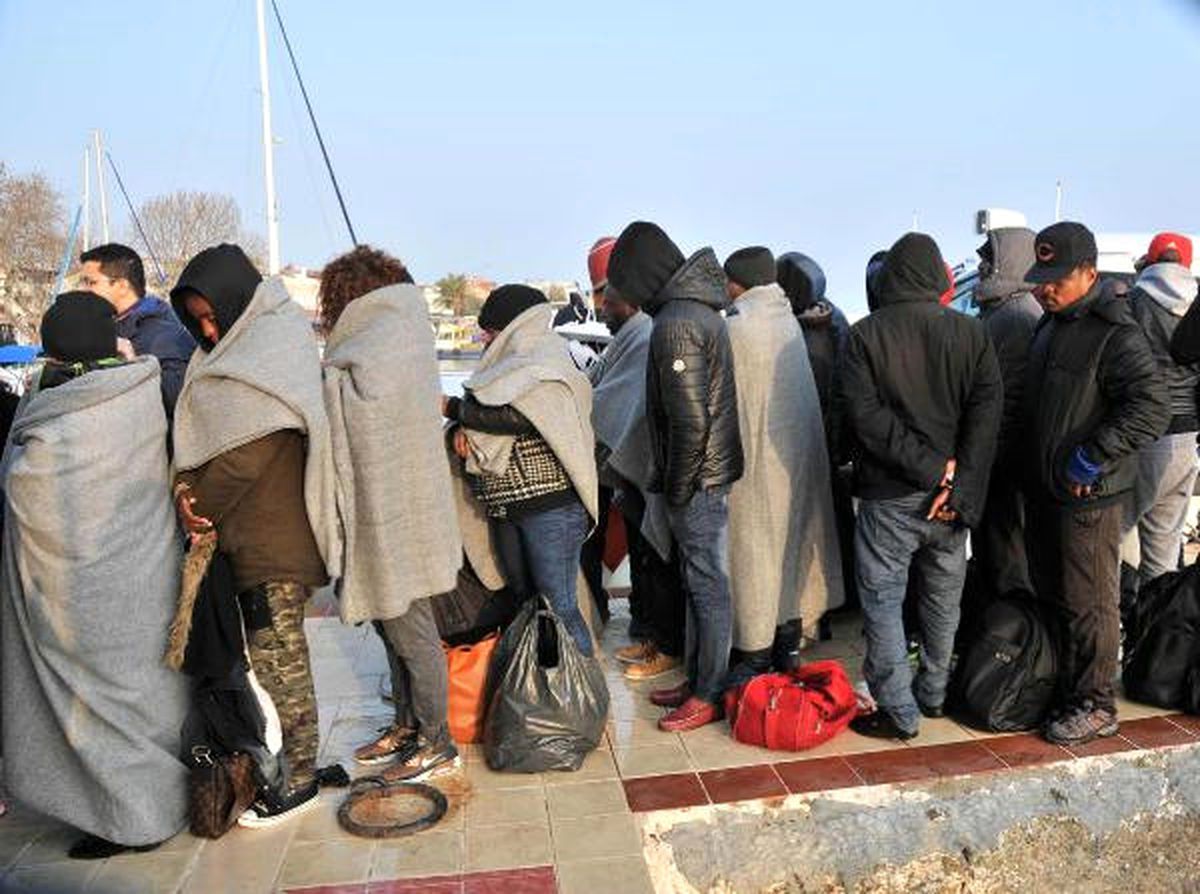 Bot Alabora Oldu, 35 Kaçağı Sahil Güvenlik Kurtardı