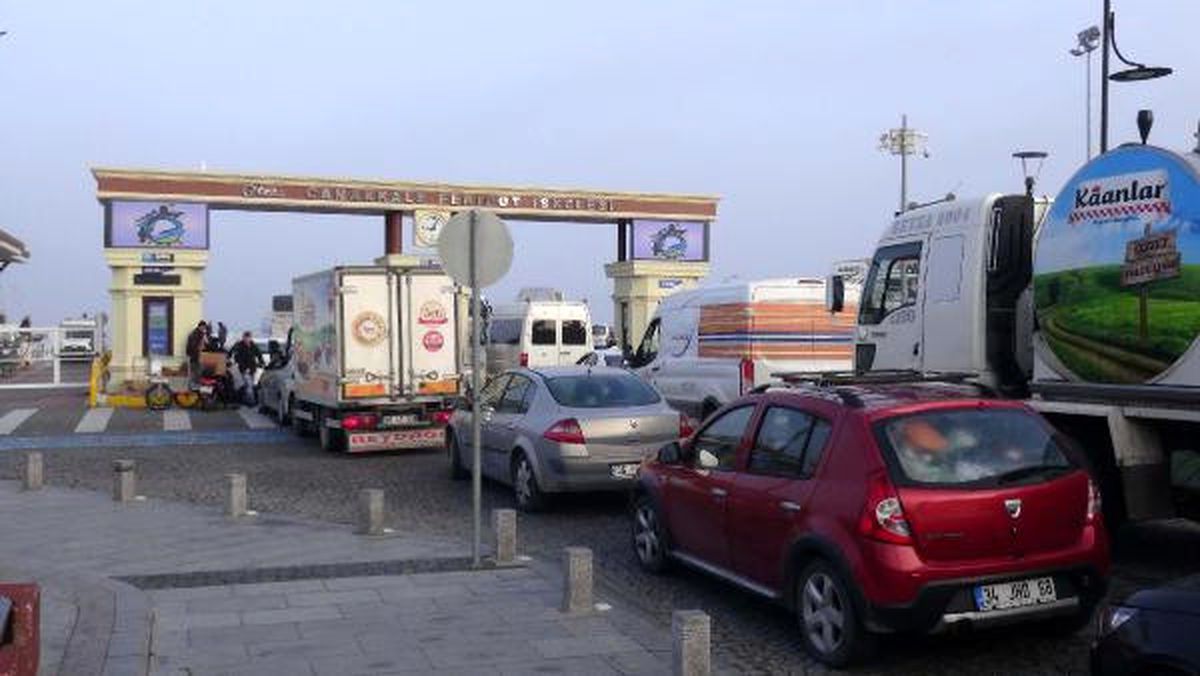 Çanakkale\'de Feribot Seferleri Başladı