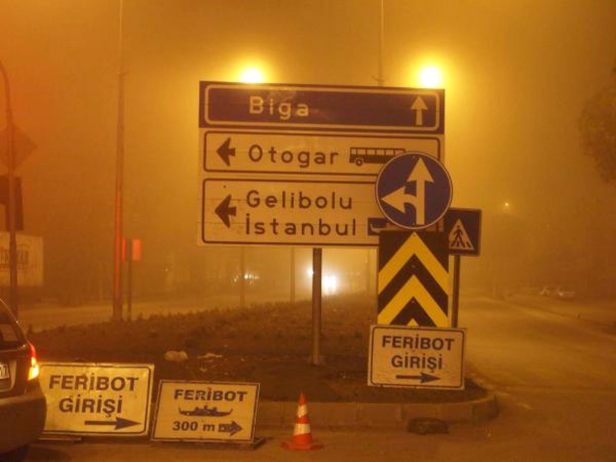 Çanakkale\'de Sis Deniz Ulaşımını Durdurdu
