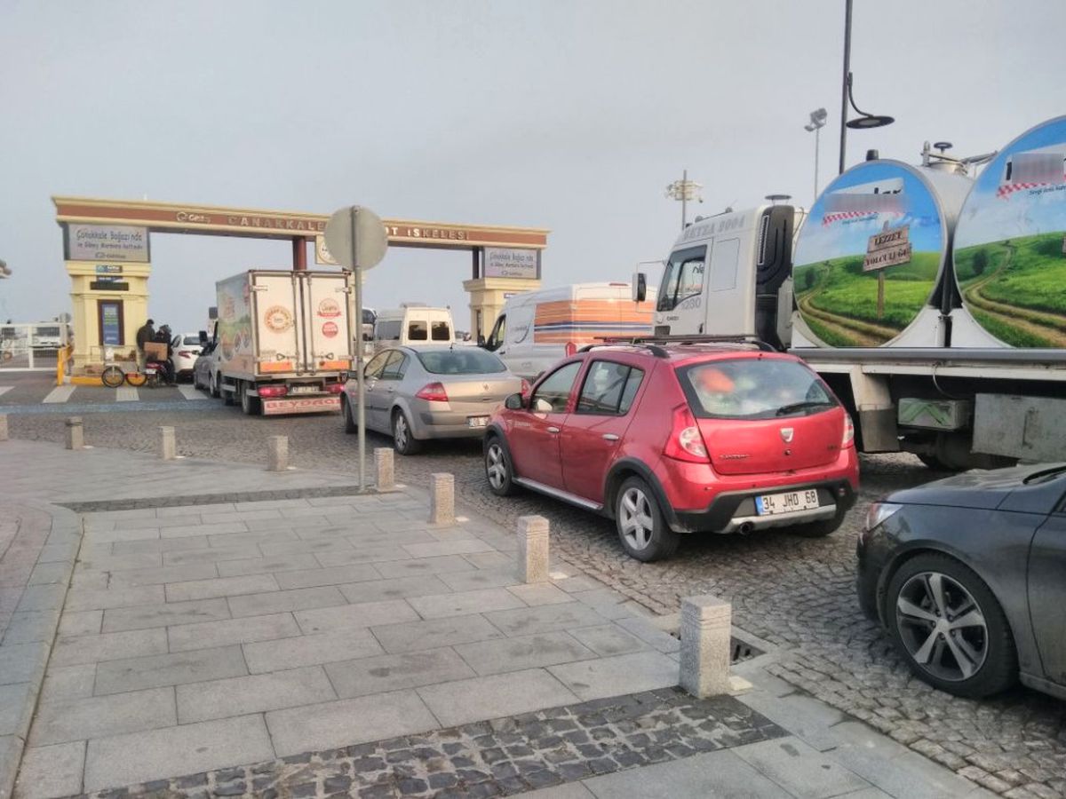 Çanakkale\'de Yoğun Sis Deniz Ulaşımını Etkiledi