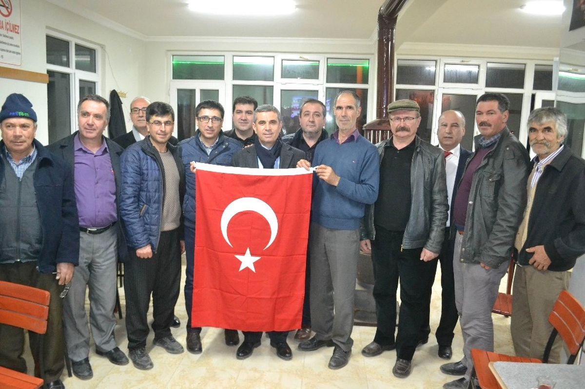 CHP\'li Başkan Biçki\'den Türk Bayraklı Referandum Ziyareti