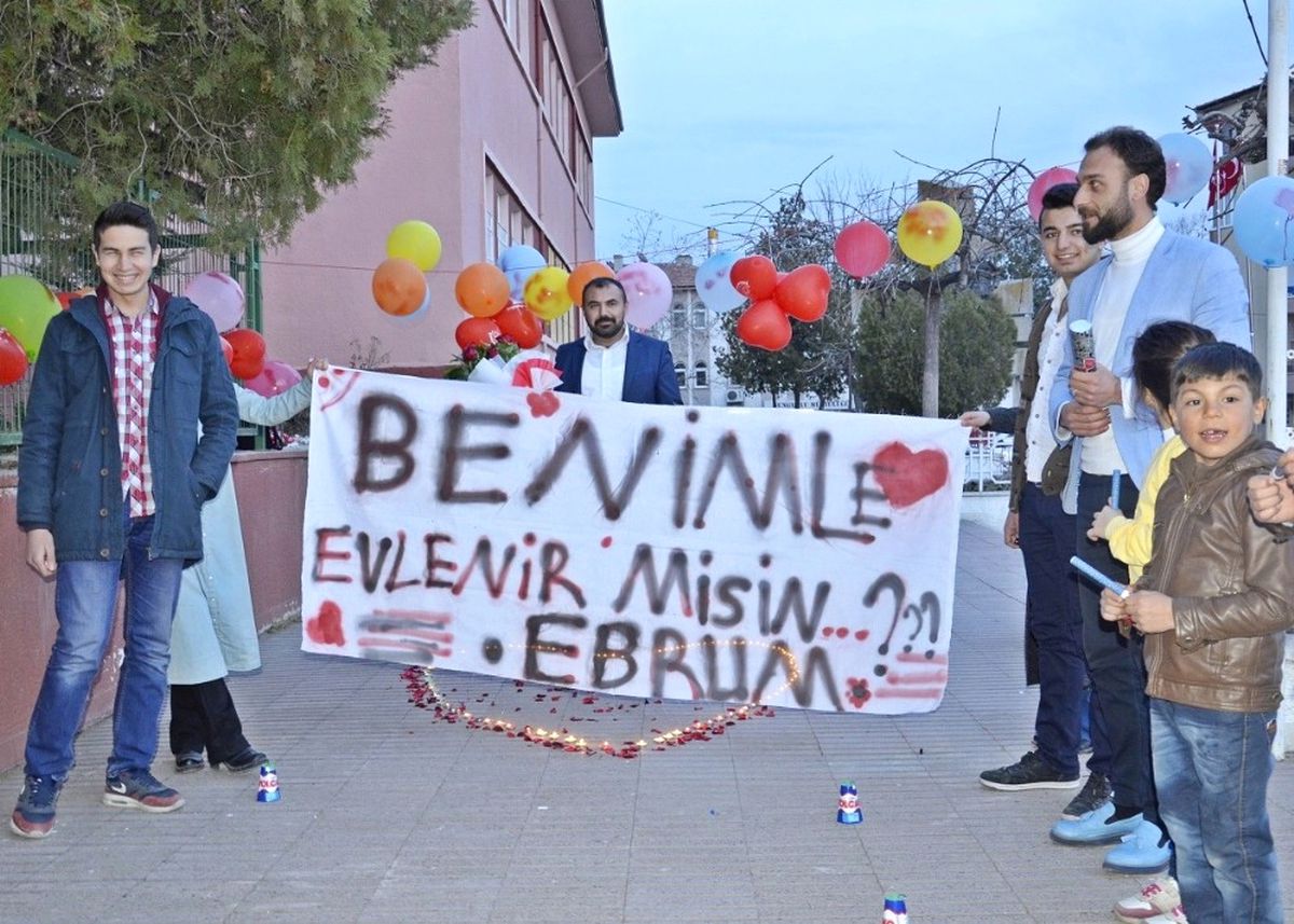 Çorum\'da Pankartlı Evlilik Teklifi