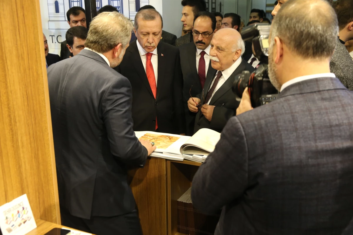 Cumhurbaşkanı Erdoğan, Şehir ve Düşünce\'yi İmzaladı