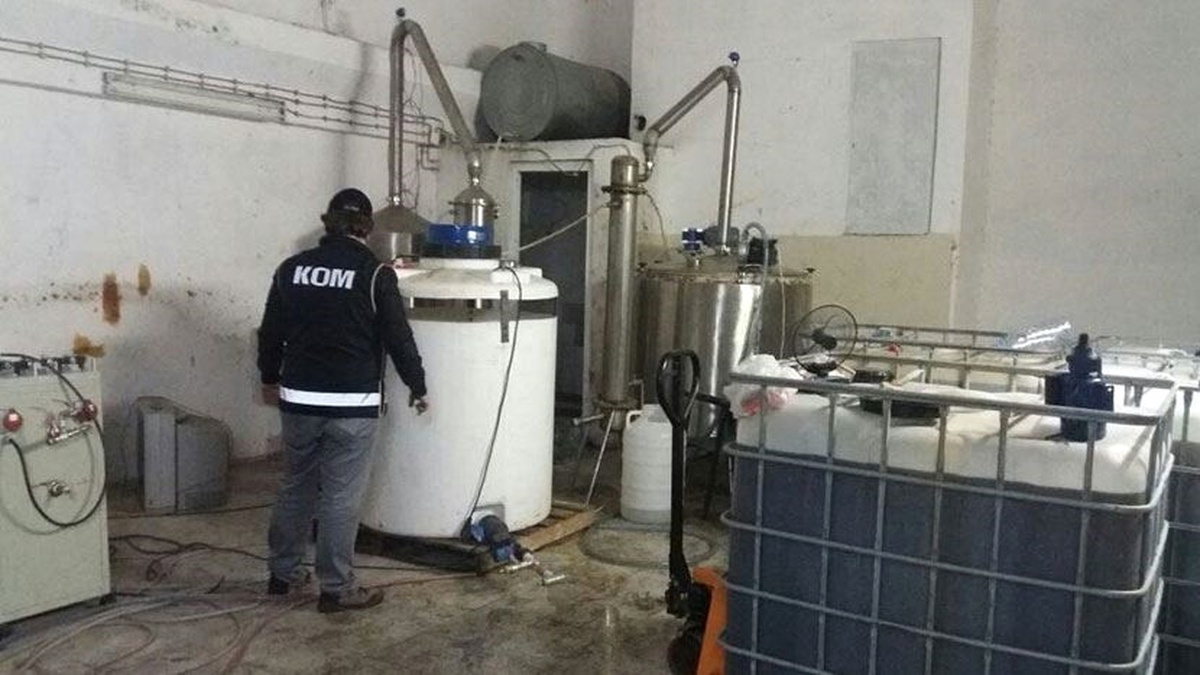 En Büyük Operasyon: 40 Ton Sahte İçki, 100 Ton Hammadde (2)