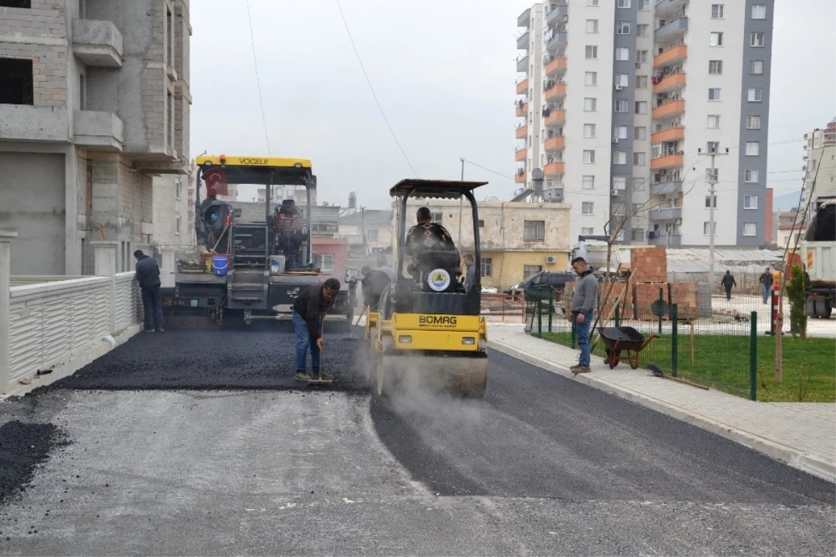 Erdemli\'de Asfalt Çalışmaları Devam Ediyor