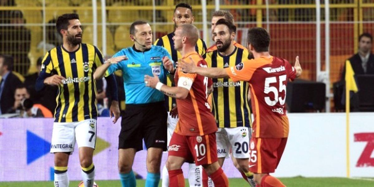 Ezeli Rakiplerin Dertleri Aynı!