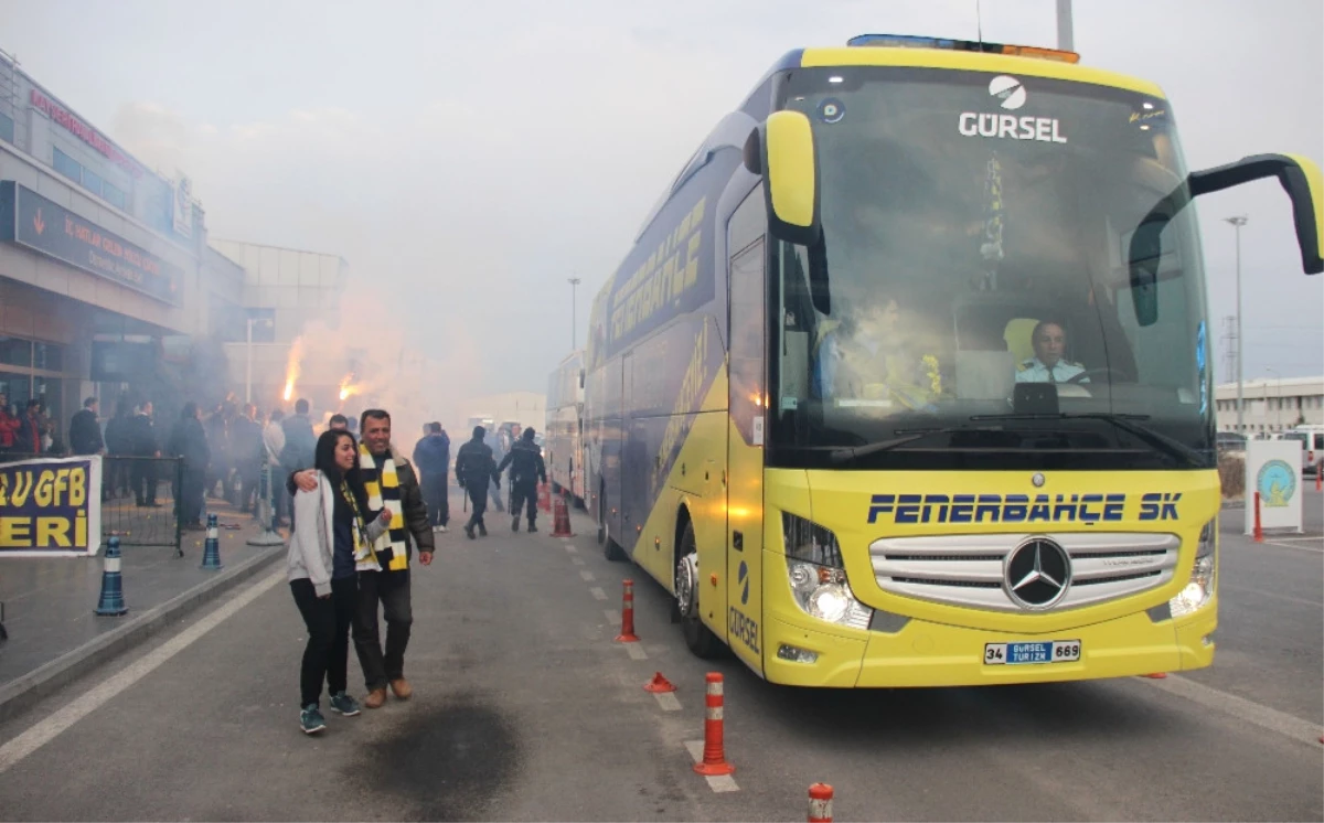 Fenerbahçe Kafilesi Kayseri\'de