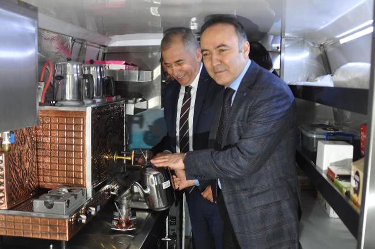 Görev Başındaki Polisler İçin Seyyar Kafe