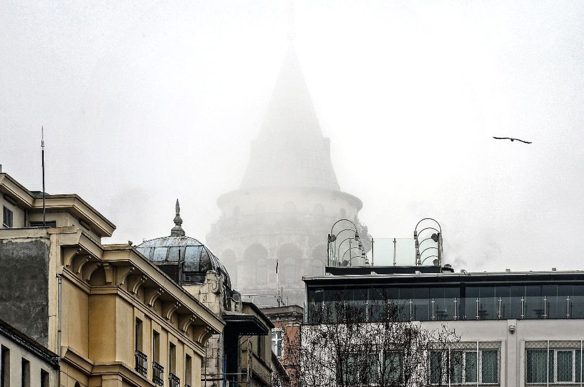 İstanbul\'da Sis Devam Ediyor
