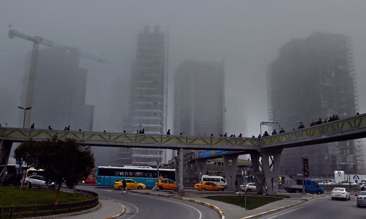 İstanbul\'da Sis Etkisini Sürdürüyor