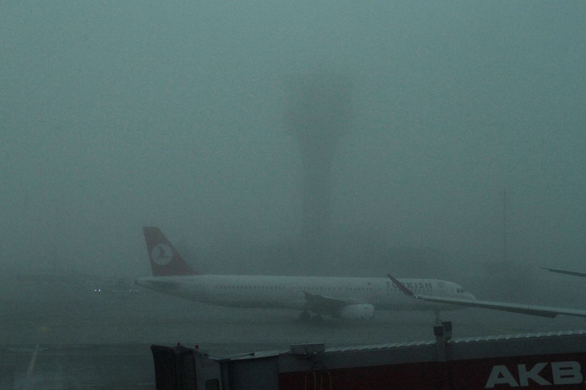 Istanbul\'da Sis Hava Trafiğini Vurdu