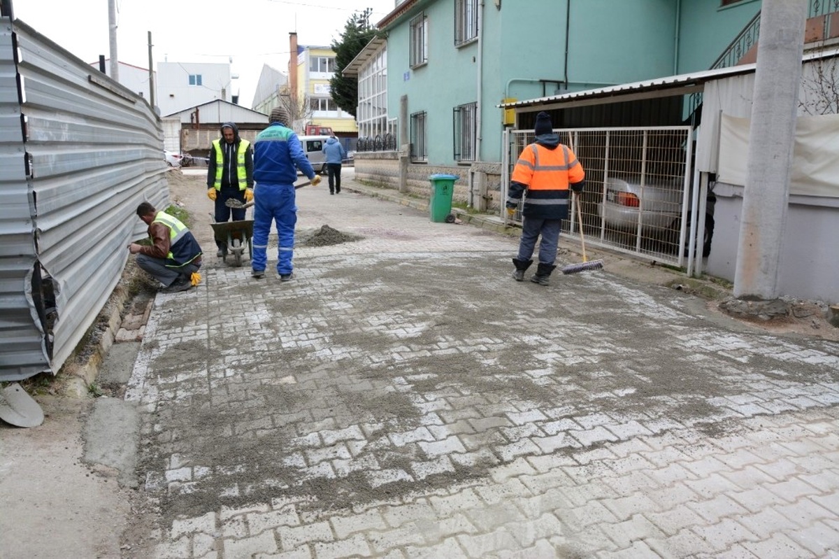 Kartepe\'de Yol Yapım ve Parke Çalışması
