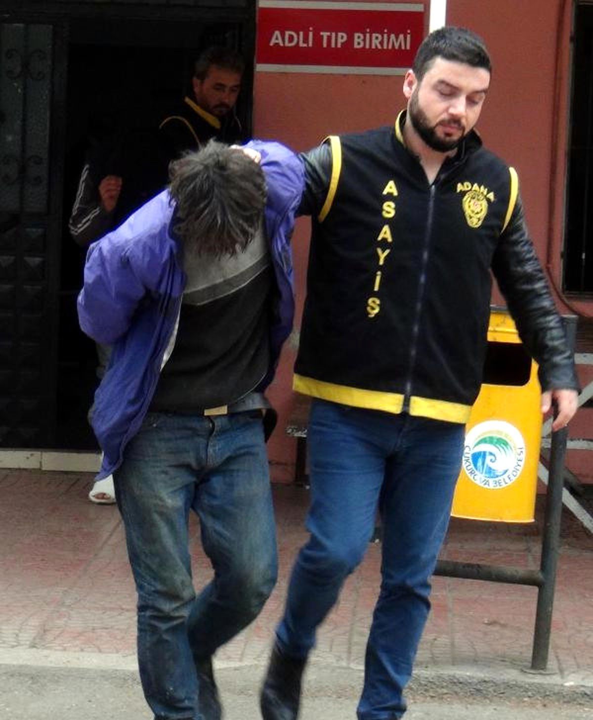 Kumaşları Kamyonete Yükleyip Çaldılar