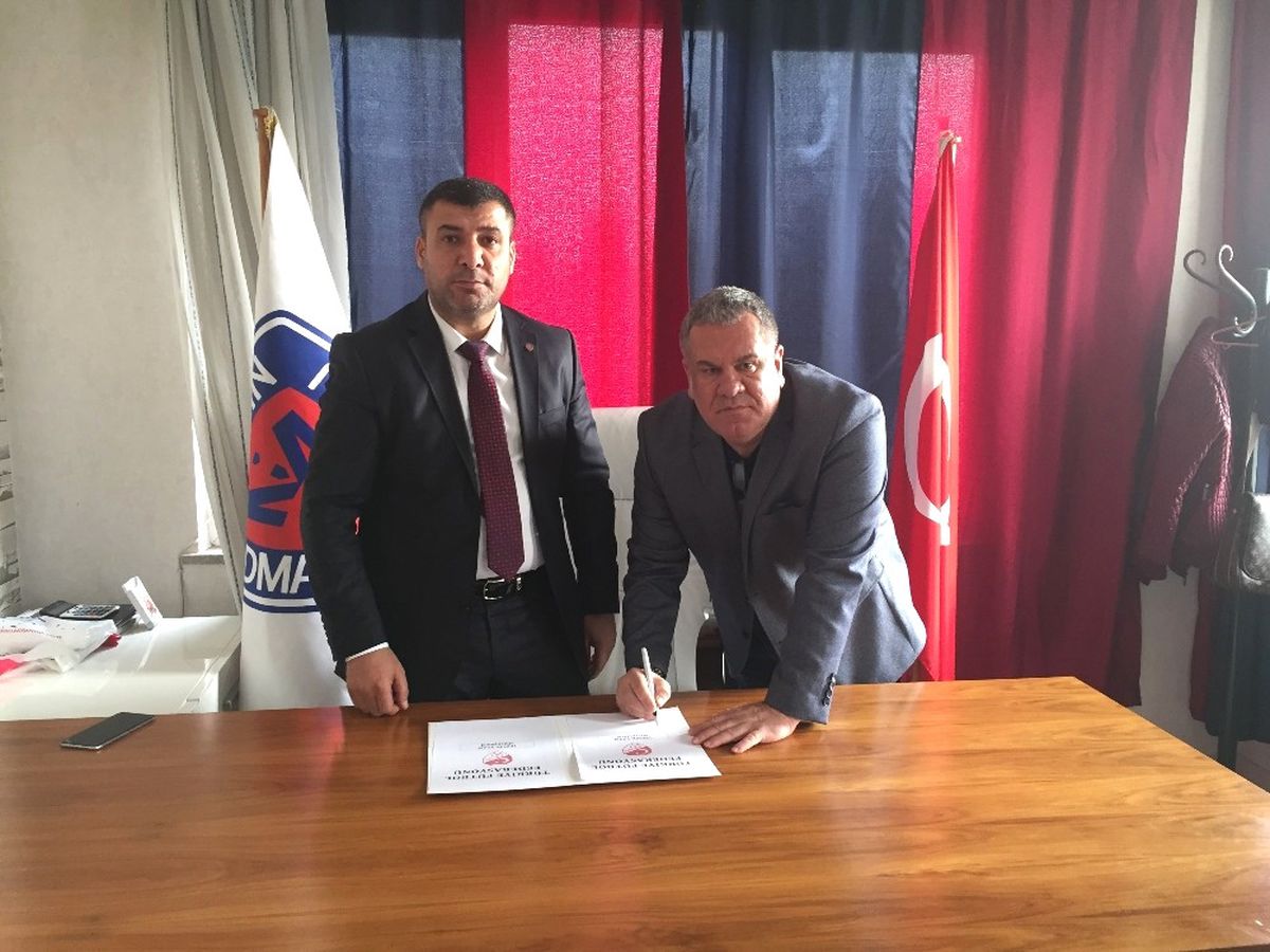 Mersin İdmanyurdu Levent Eriş ile Sözleşme İmzaladı