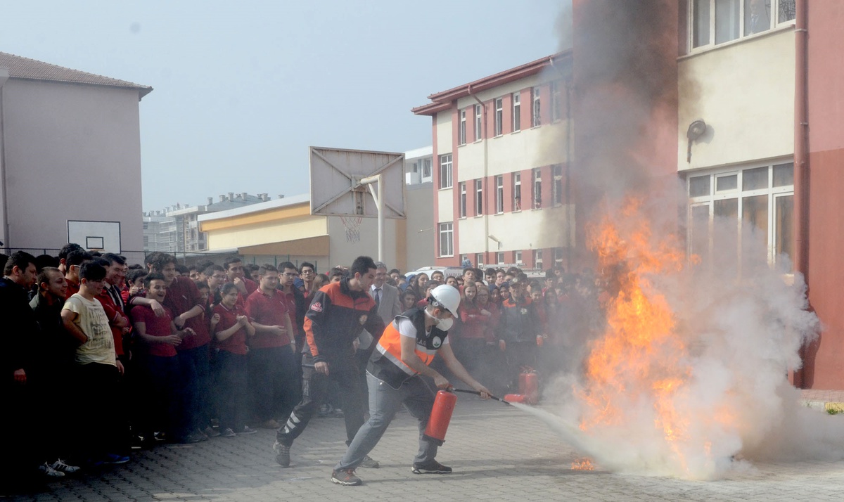 Okuldaki Acil Durum Tatbikatı Nefes Kesti
