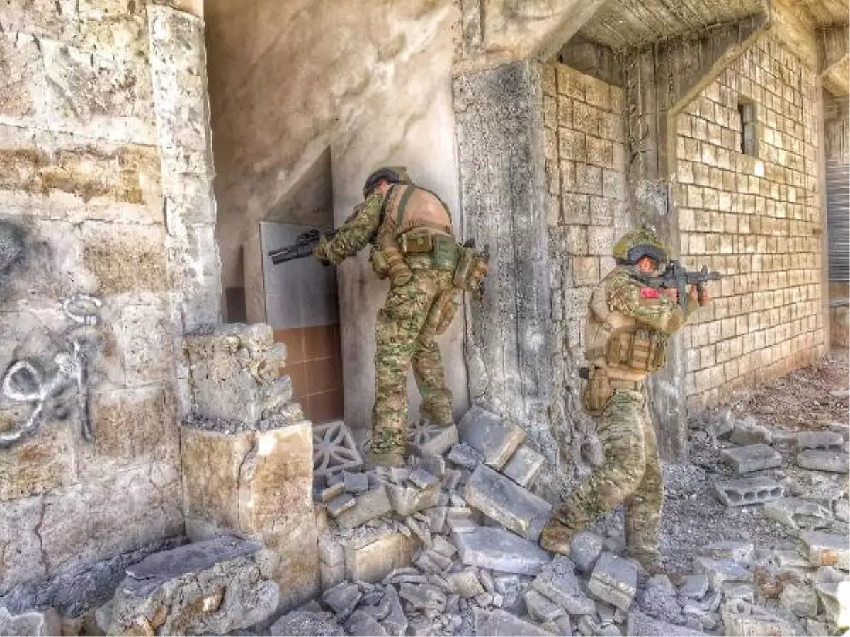 Sat ve Sas Komandoları Fırat Kalkanı Harekatı\'nda Böyle Görüntülendi