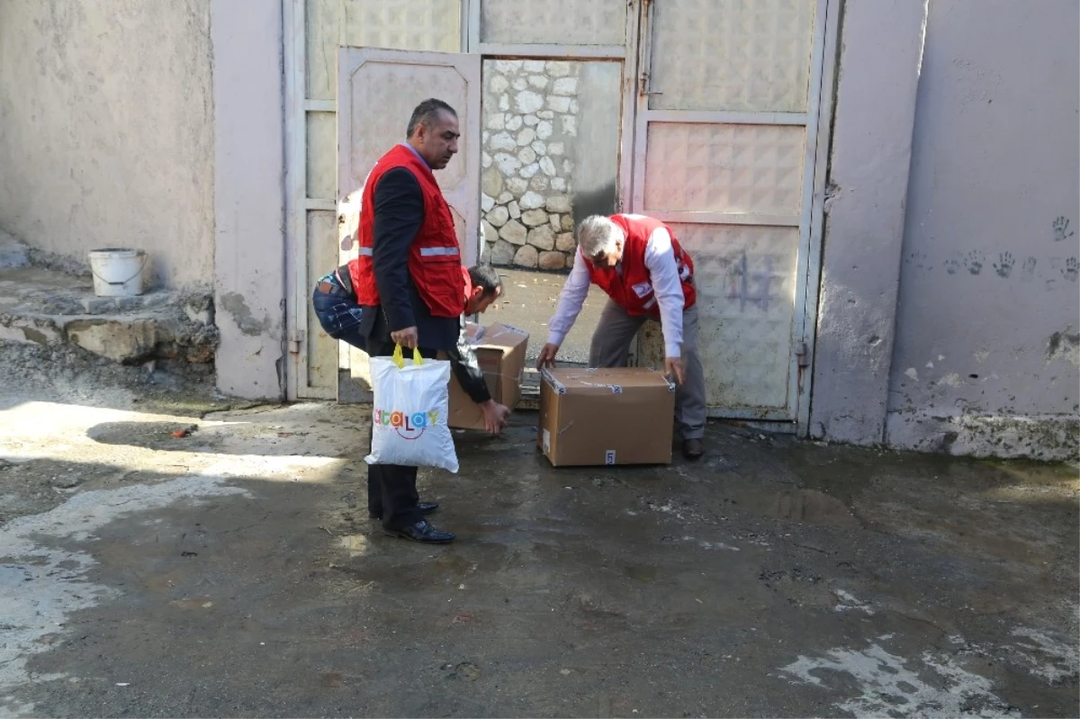 Türk Kızılayı Kerkük\'teki Türkmen Sığınmacılara Yardım Eli Uzattı