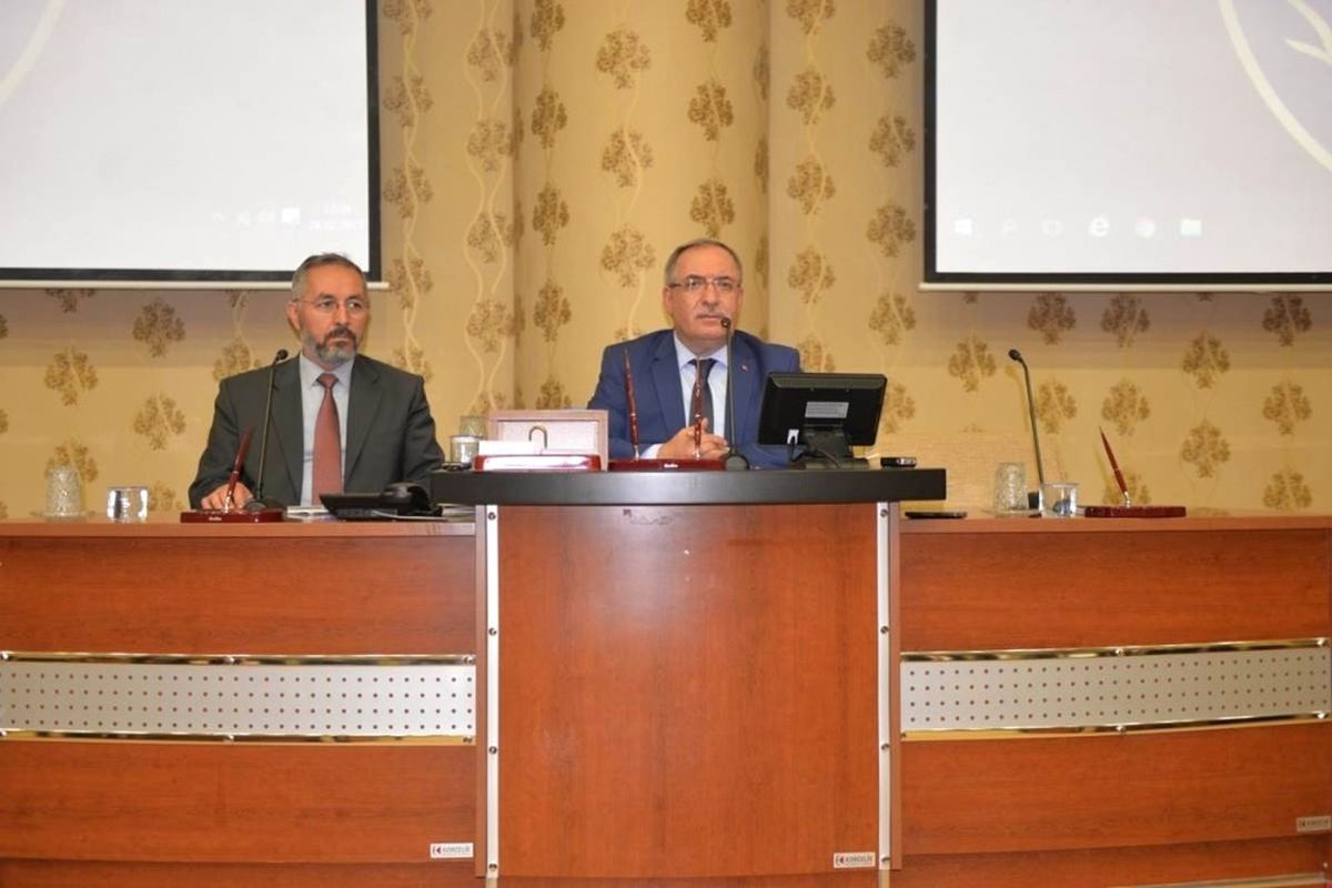 Vali Ahmet H. Nayir\'den Muhtarlara: Birlikte Karar Alacak ve Birlikte Çözeceğiz