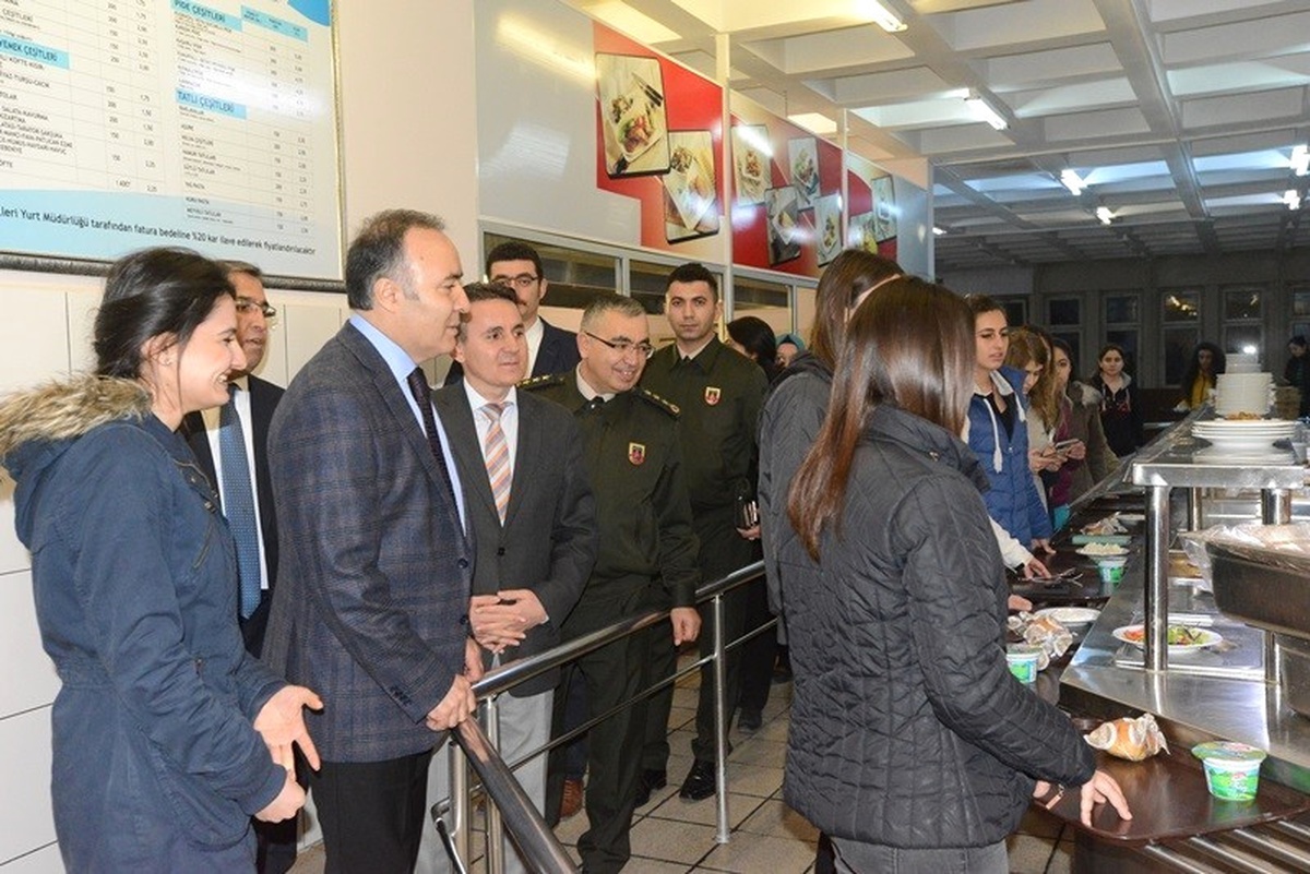 Vali Altıparmak Kyk\'ya Bağlı Yurtları Ziyaret Etti