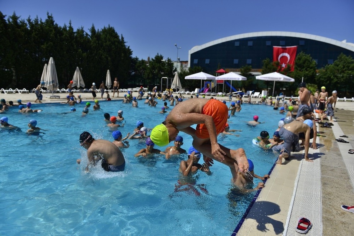 Yıldırım\'ın Yüzme Havuzlarına Tam Not