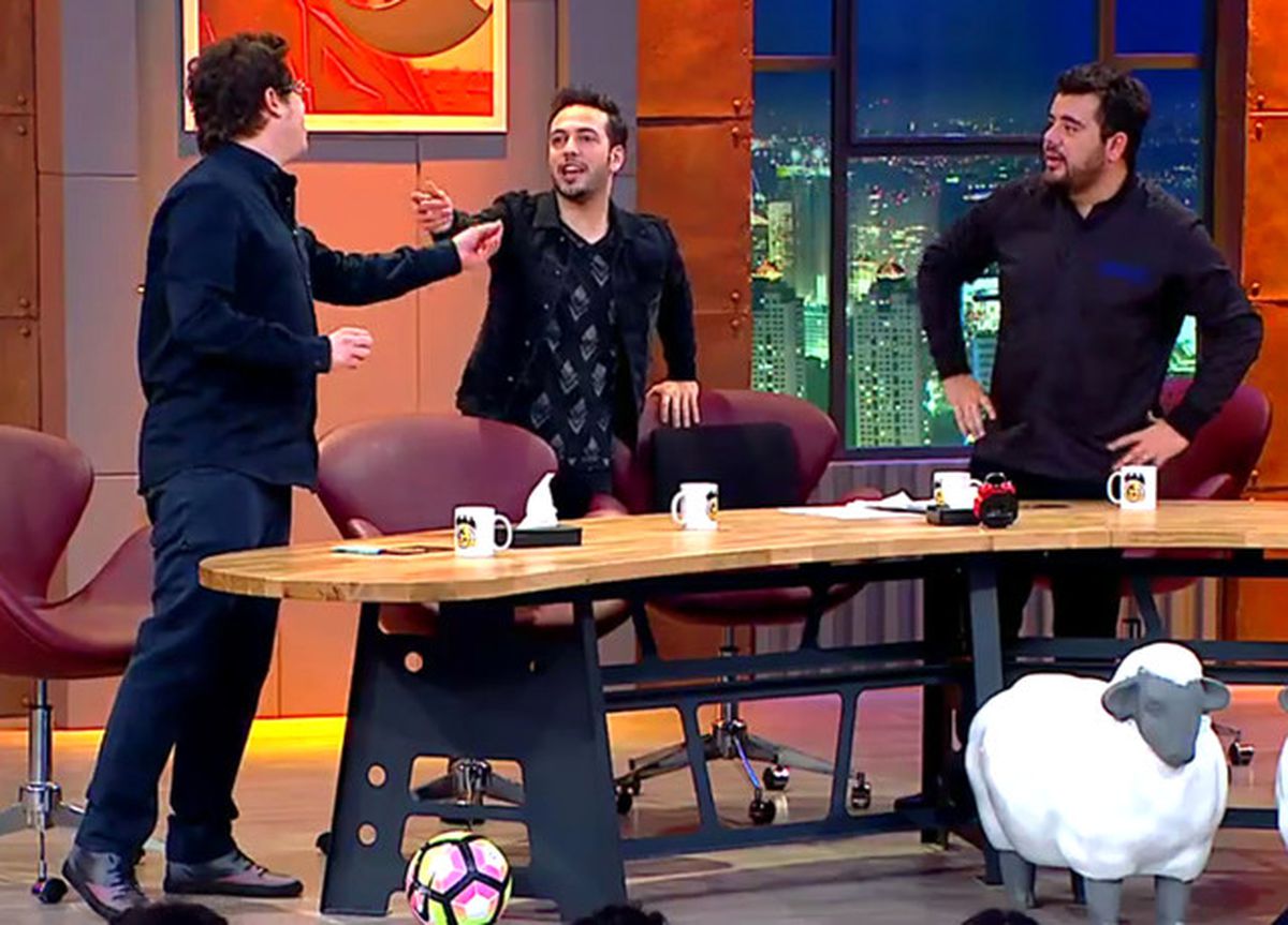 3 Adam, Ronaldinho\'nun Ardından Stüdyoda Tartıştı!