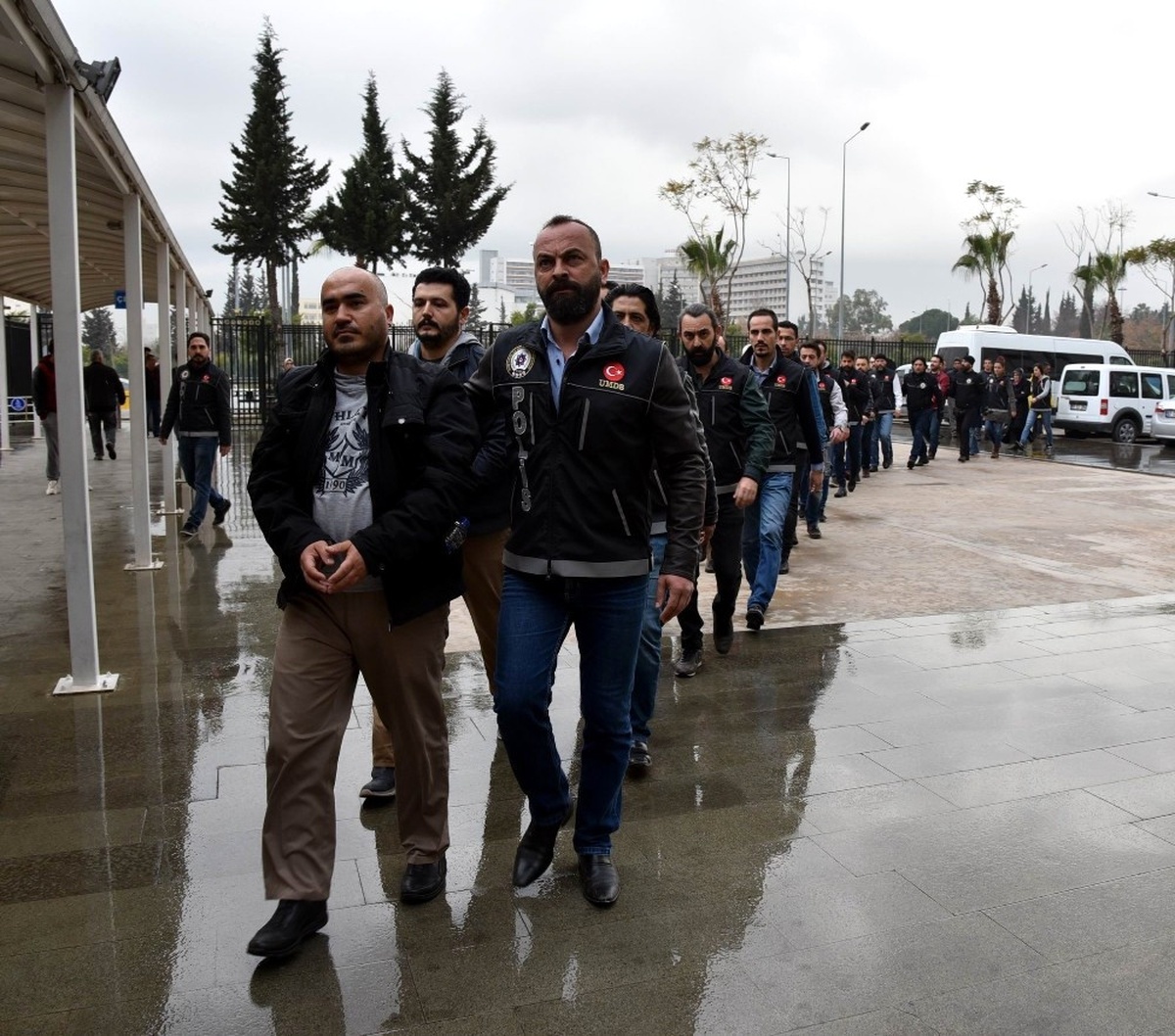 Antalya\'da Fetö\'nün Öğretmen Yapılanmasına Operasyon: 16 Gözaltı