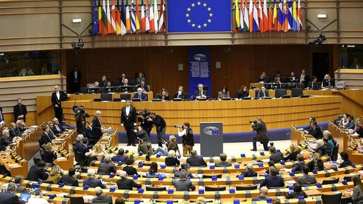 AP\'den ABD Vatandaşlarından Vize İstenmesi Talebi