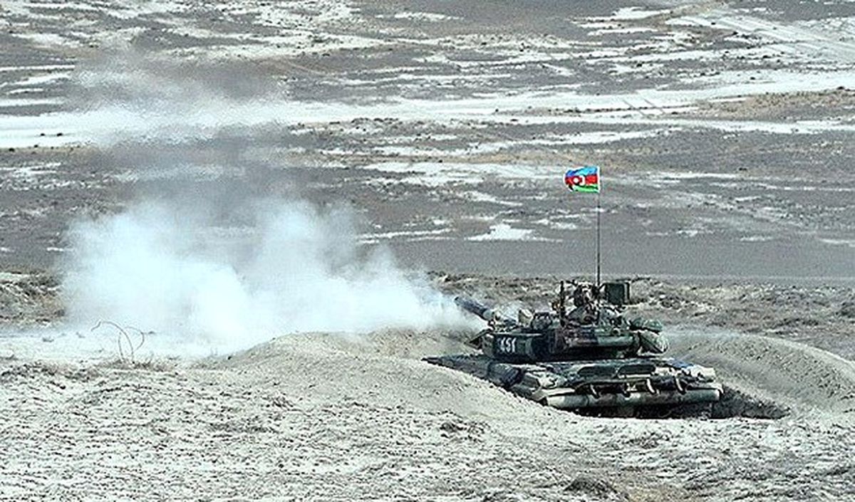 Azerbaycan Ermenistan\'ın Askeri Aracını Vurdu