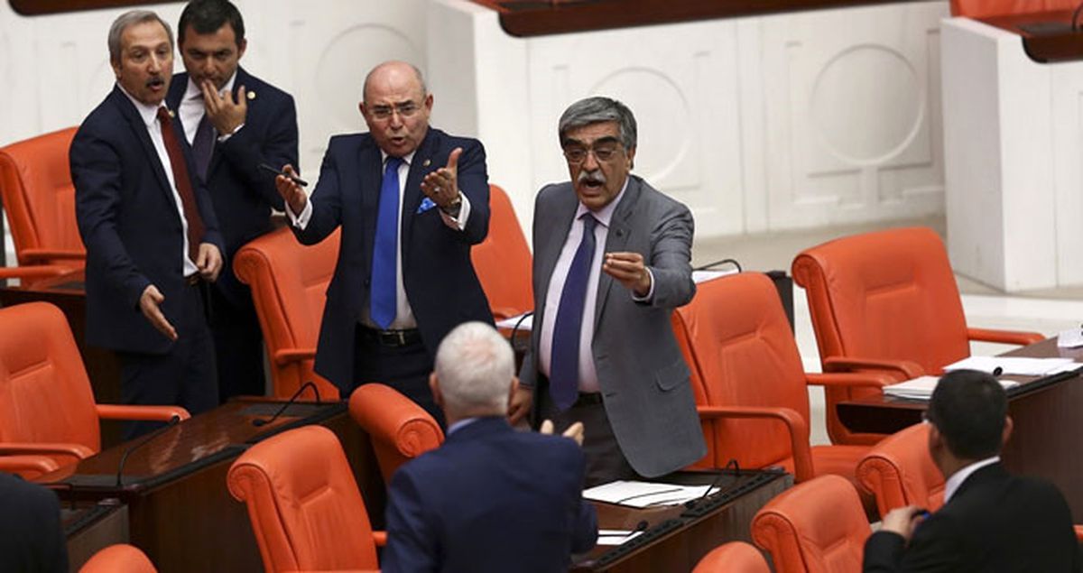 Bahçeli'nin 'Kılıç Artığı' İfadesi Meclis'te Tartışma Yarattı