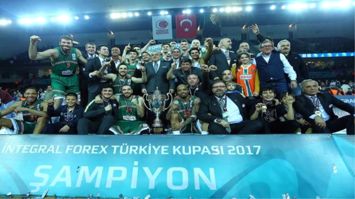 Banvit\'te Türkiye Kupası Sevinci Sürüyor