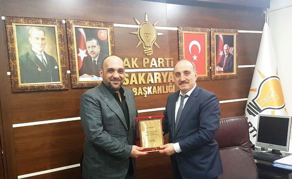 Başkan Kılıç, Çobanbey Türkmeni Riad İssa\'ya teşekkür plaket verdi