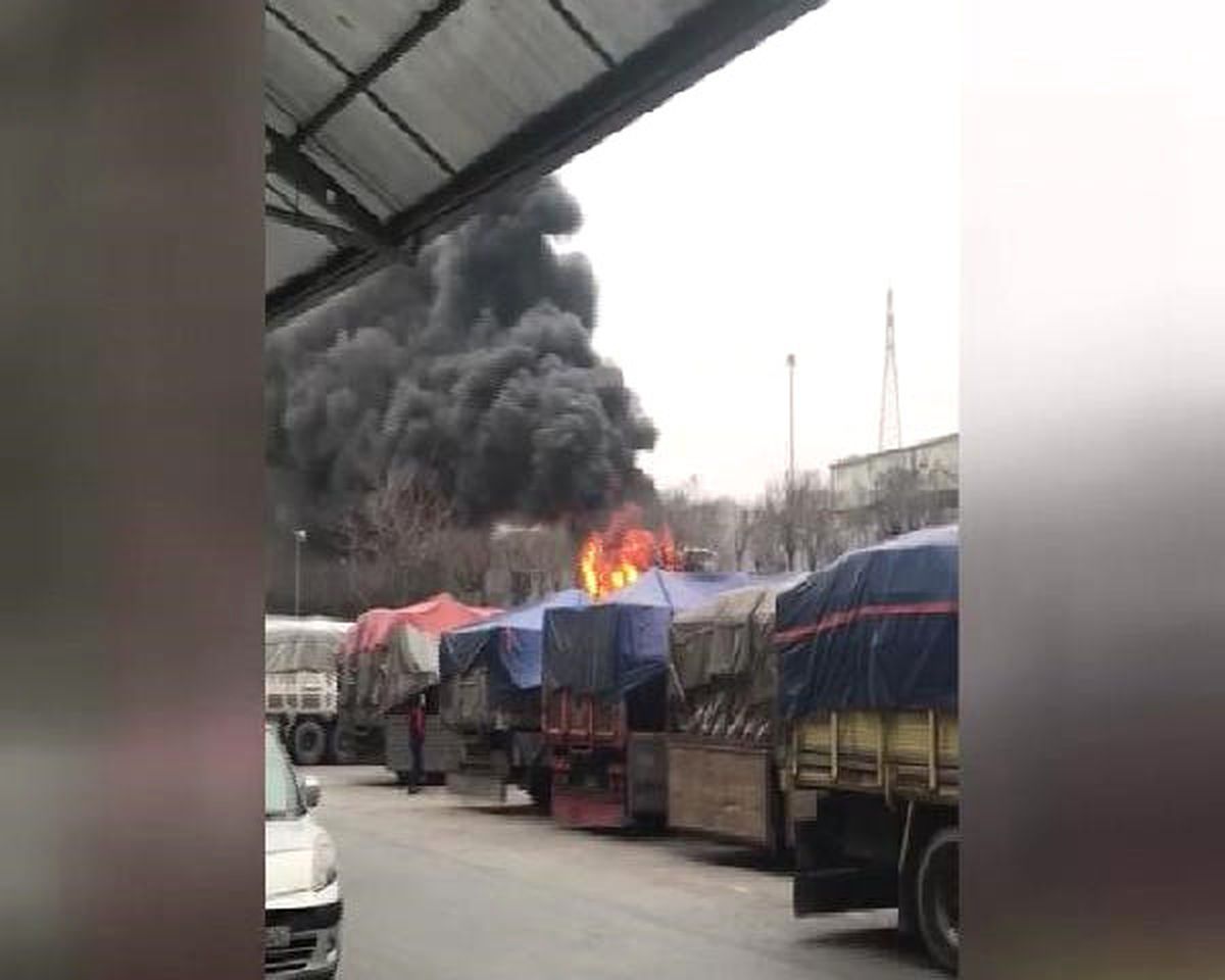 Bayrampaşa\'da Servis Otobüsü Alev Alev Yandı (1)