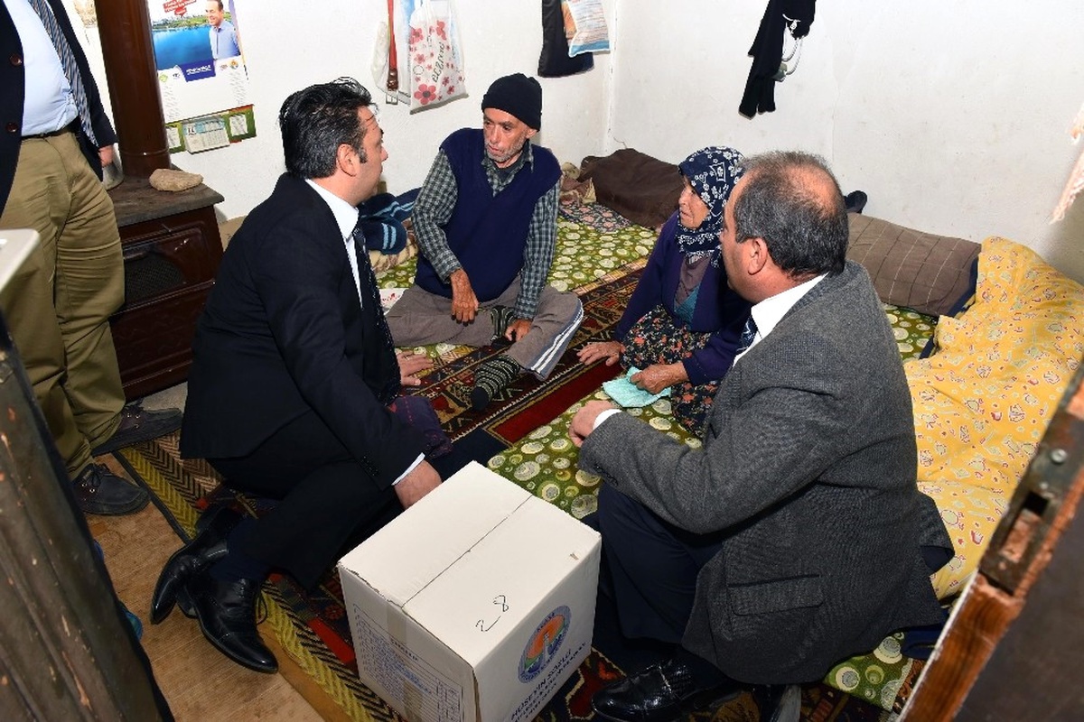 Büyükşehir\'den Yumurtalık\'taki Dar Gelirli Ailelere Gıda Yardımı