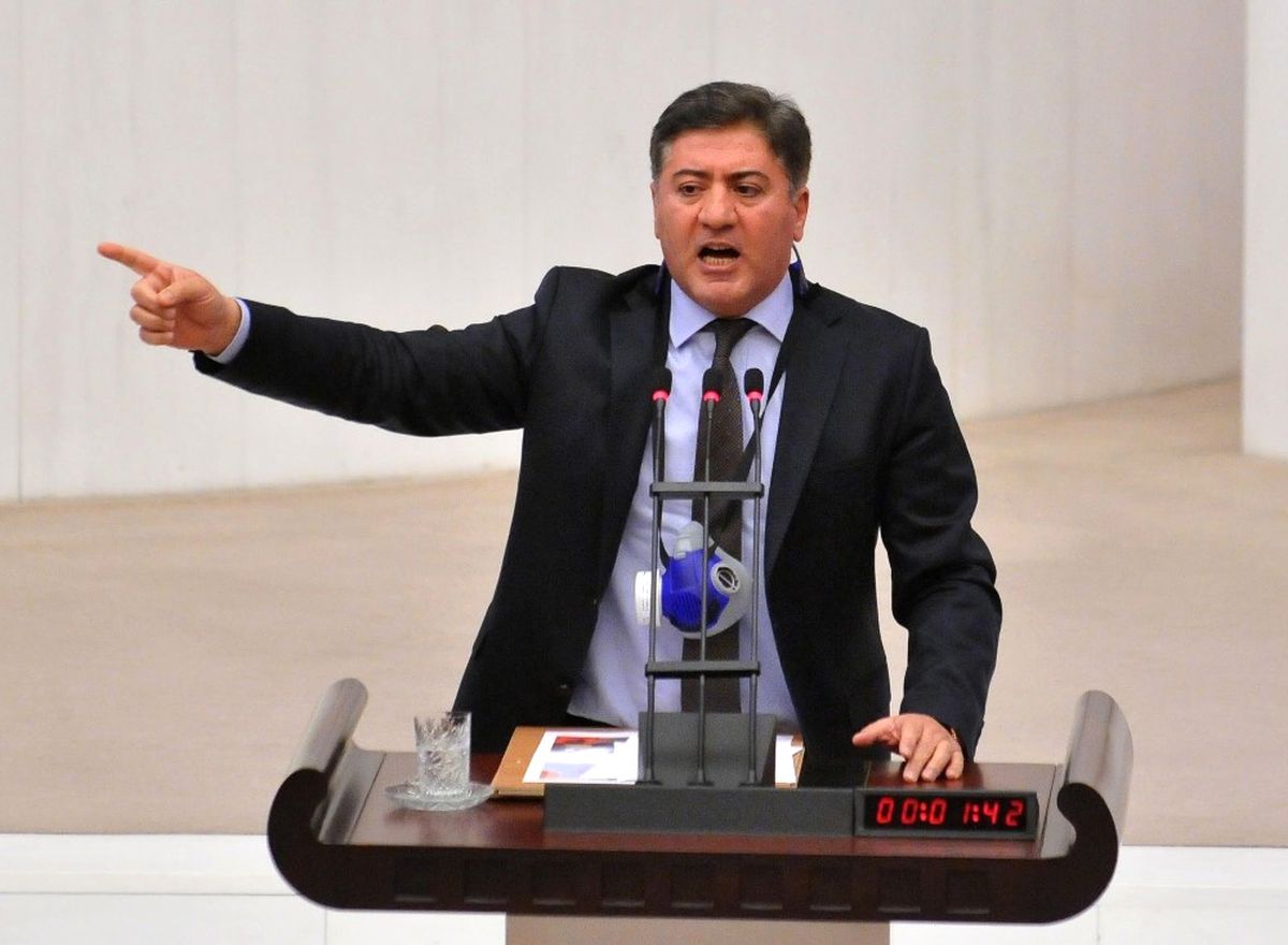 CHP\'li Vekilden TBMM Genel Kurulunda Kürsüde Maskeli Eylem