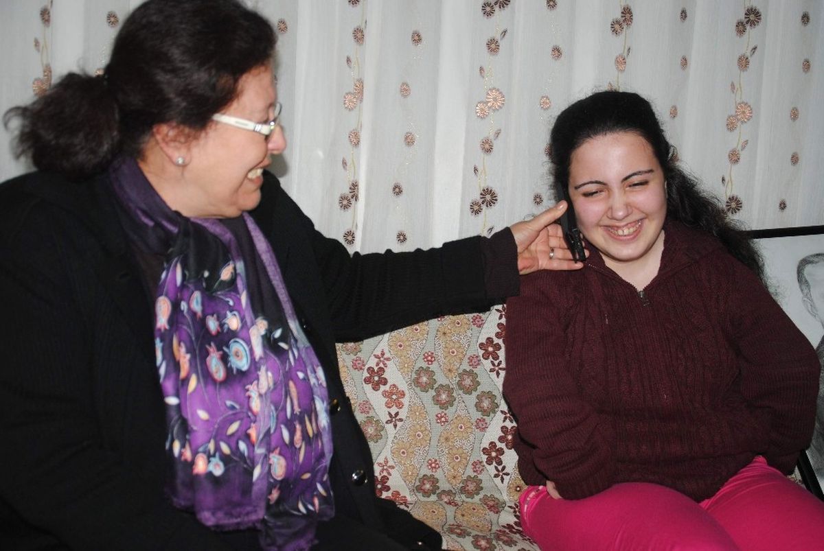 Cumhurbaşkanı Erdoğan\'ın Hediyeleri Engelli Rabia\'ya Ulaştı
