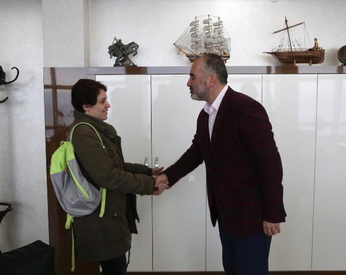 Denize Atlayıp Kendisini Kurtaran Başkana Teşekkür Etti