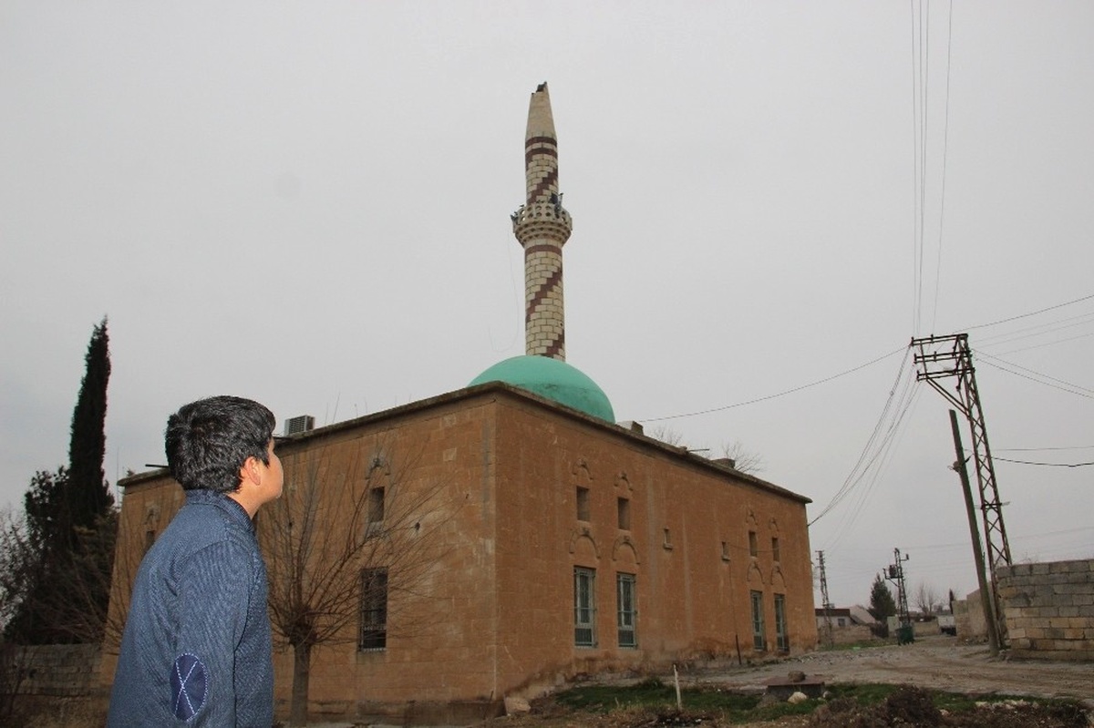 Deprem Sonrası Cami Minaresi Zarar Gördü