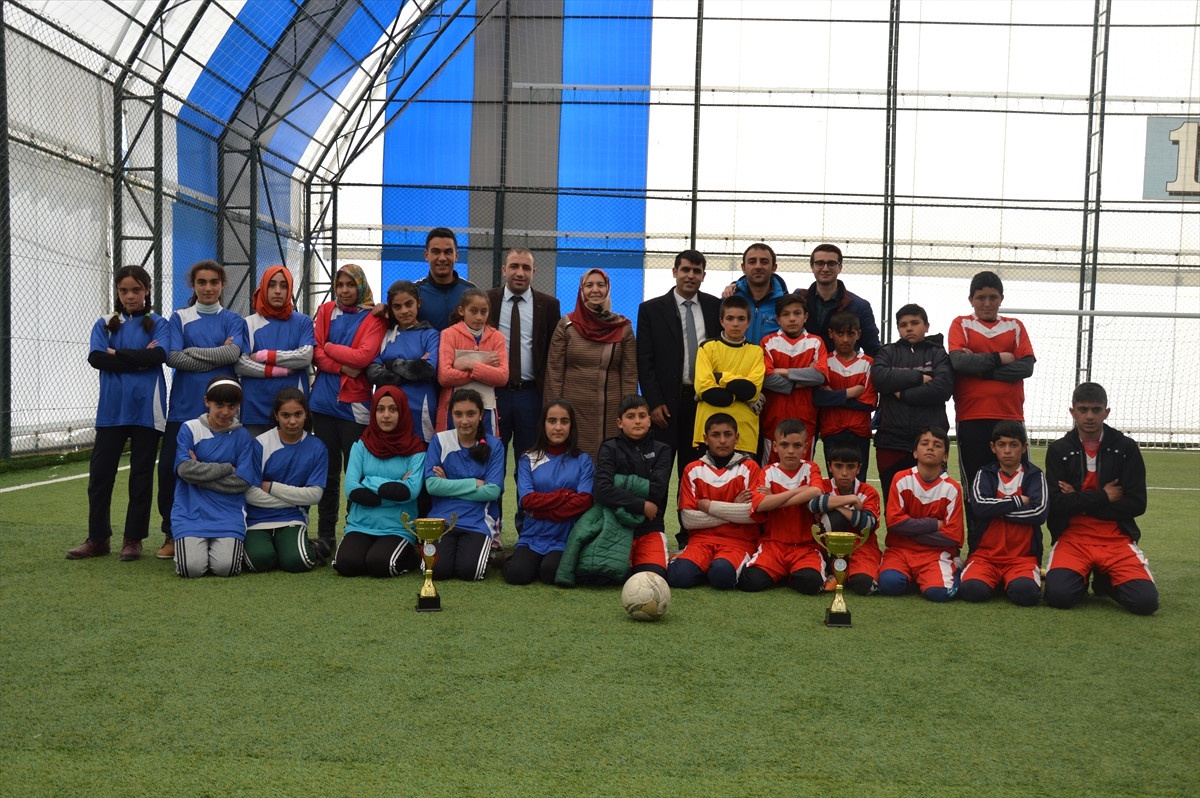 Doğubayazıt\'ta Okullar Arası Futbol Turnuvası
