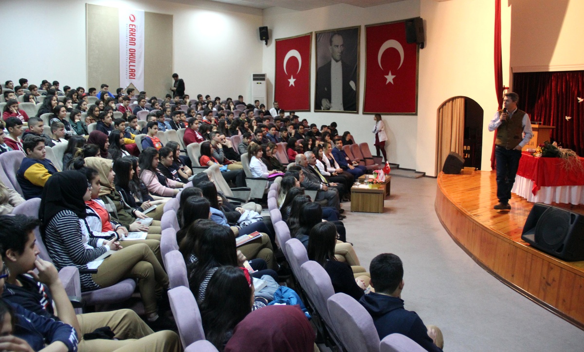 Fantastik romanın yazarı lise öğrencileriyle buluştu