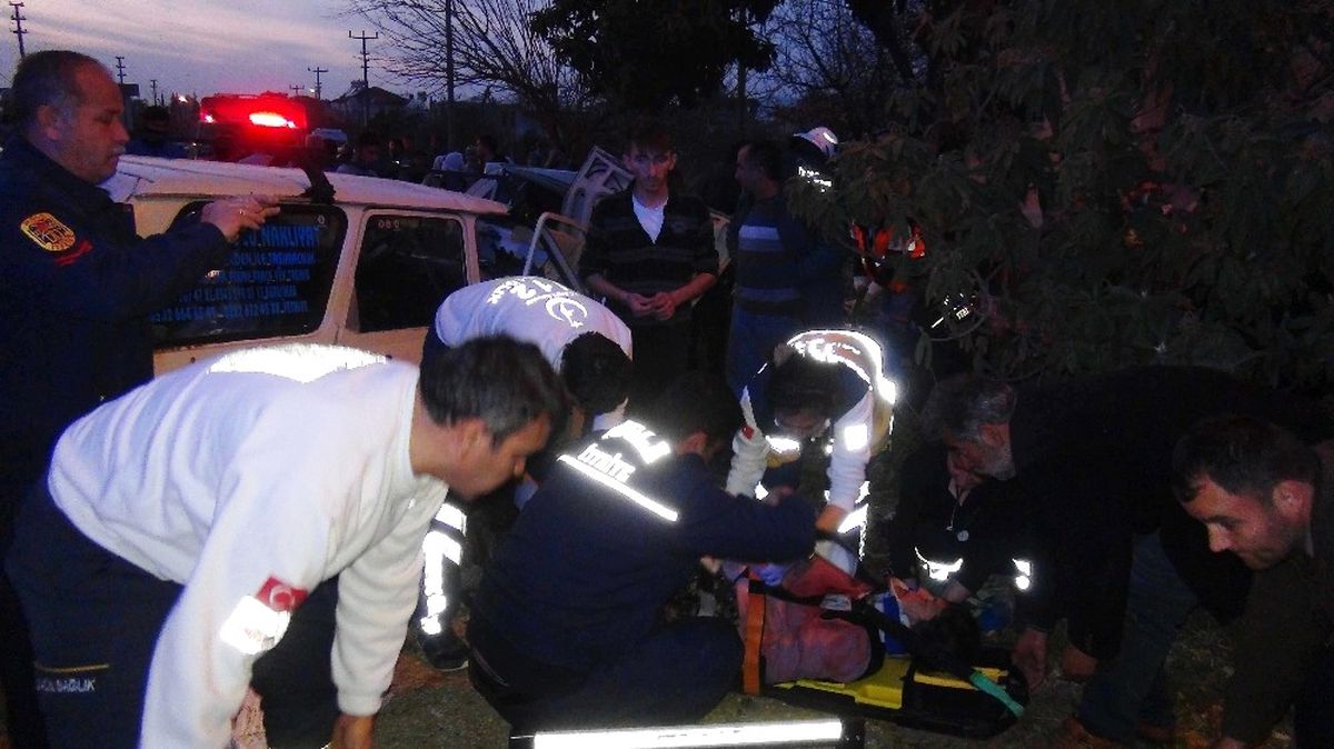 Fethiye\'de Trafik Kazası; 1\'i Ağır 5 Yaralı