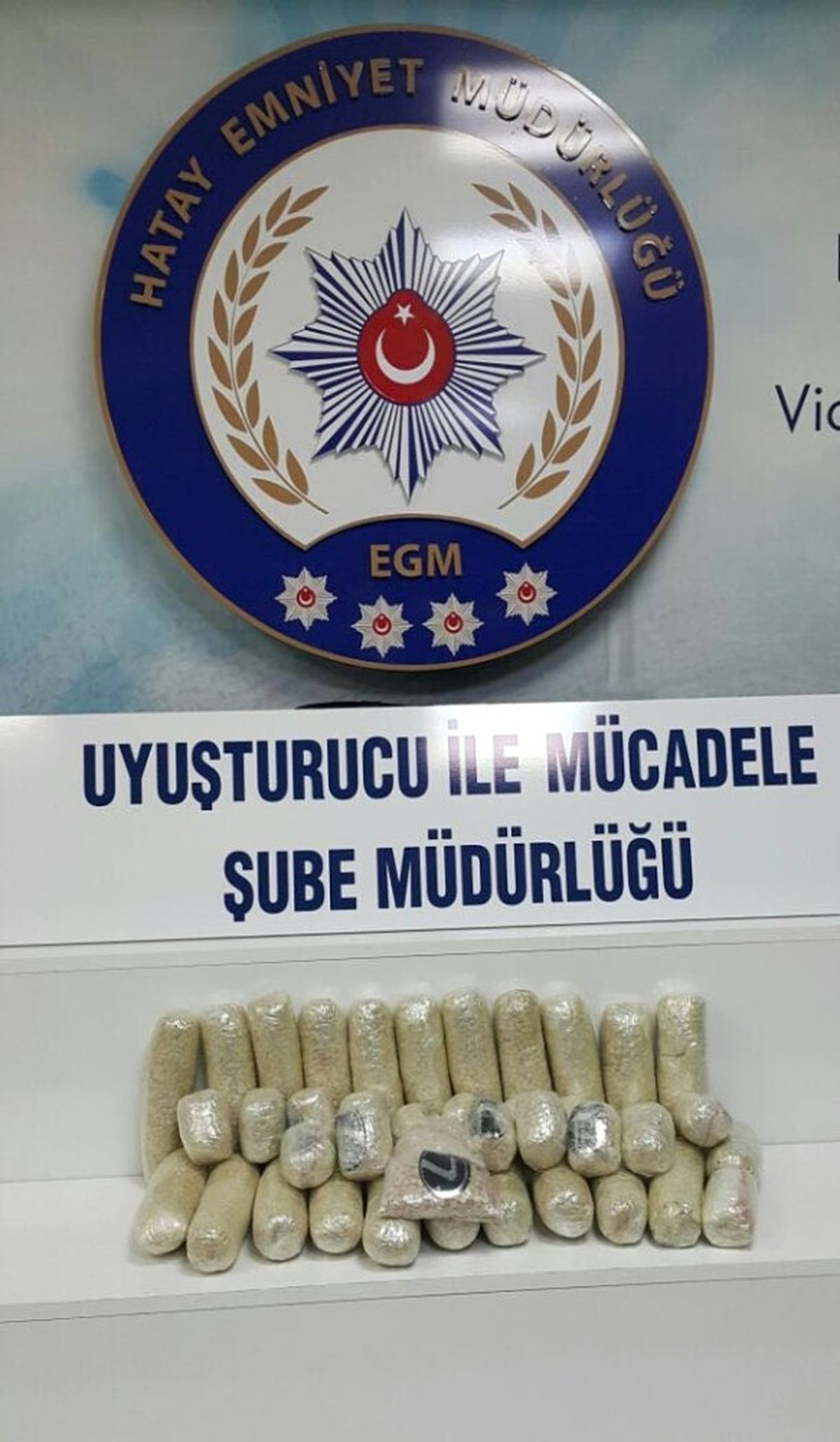 Hatay\'da 100 Bin Adet Captagon Hapı Ele Geçirildi