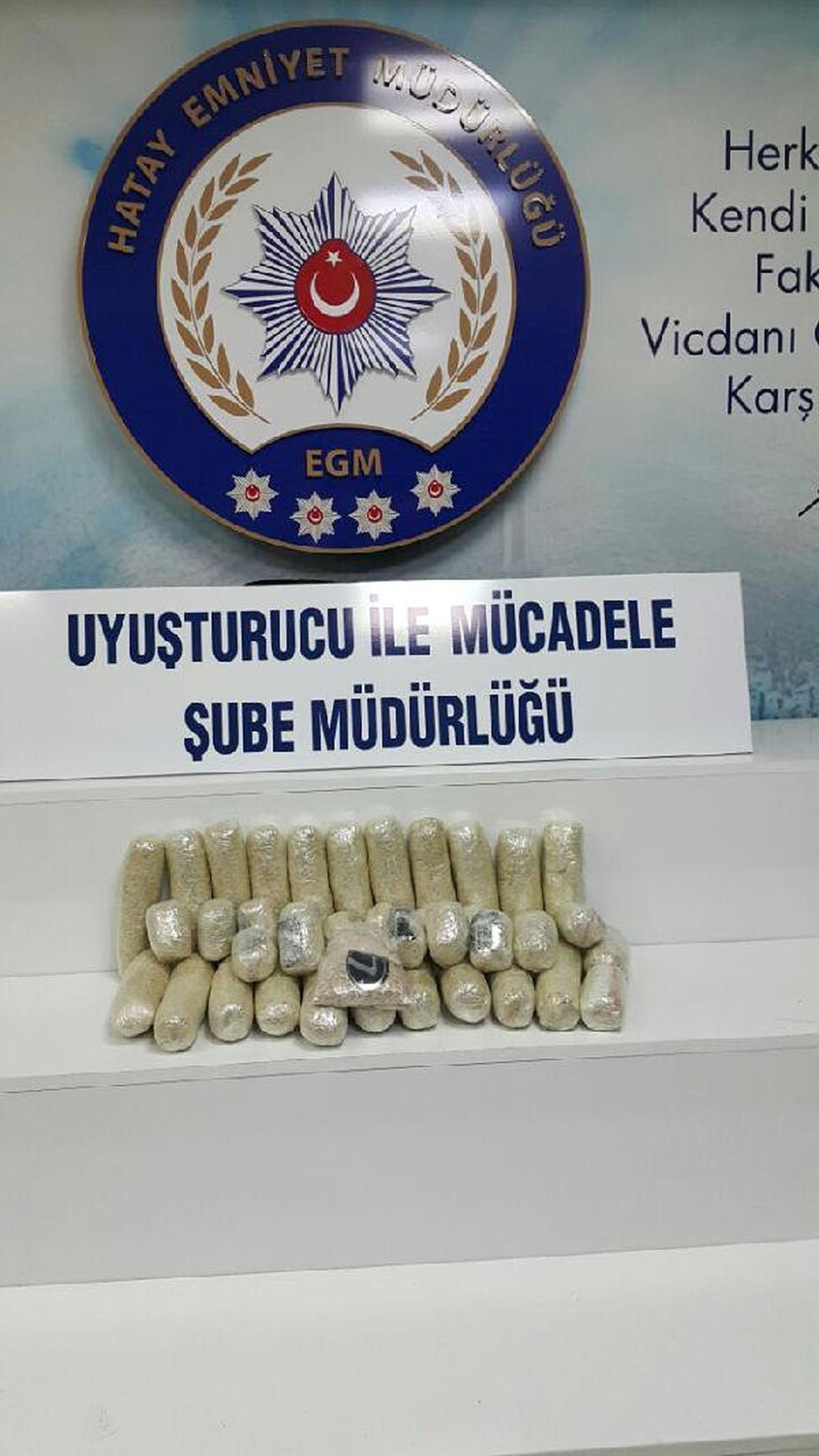 Hatay\'da 100 Bin Captagon Hap Ele Geçti 5 Kişi Gözaltına Alındı