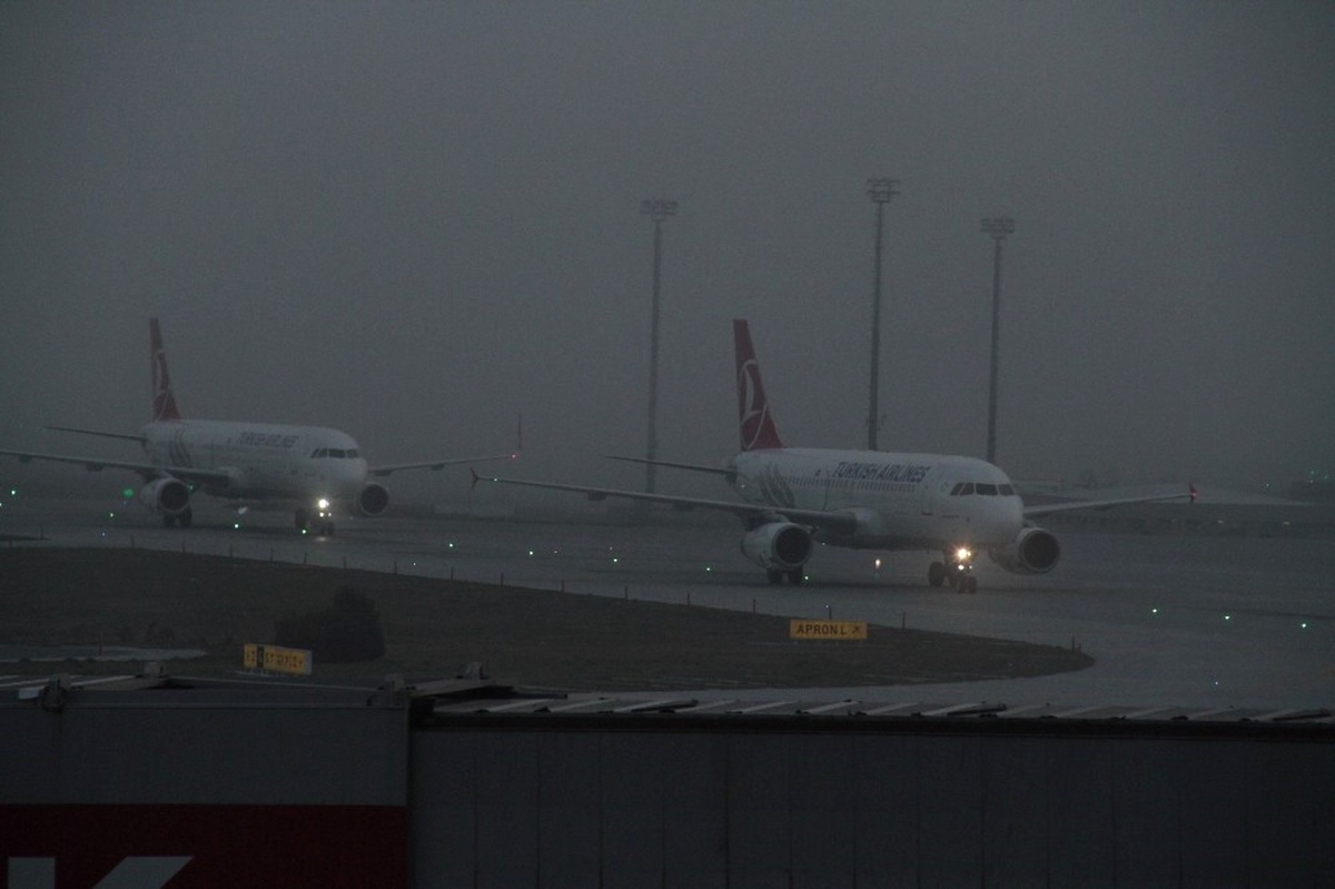 Hava Ulaşımında Yoğun Sis Olumsuz Etkisi Sürüyor